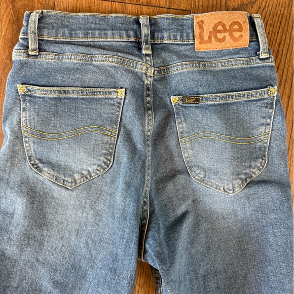Lee SIZE 26 High Rise Flare Jeans With Retro Styling Medium Wash - Picture 3 of 7